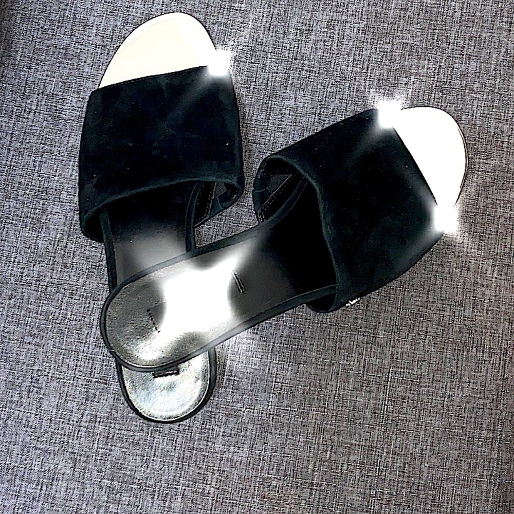 ✨✨NWOT DKNY BLACK MIRROR SANDALS SIZE 8 WOMENS✨✨